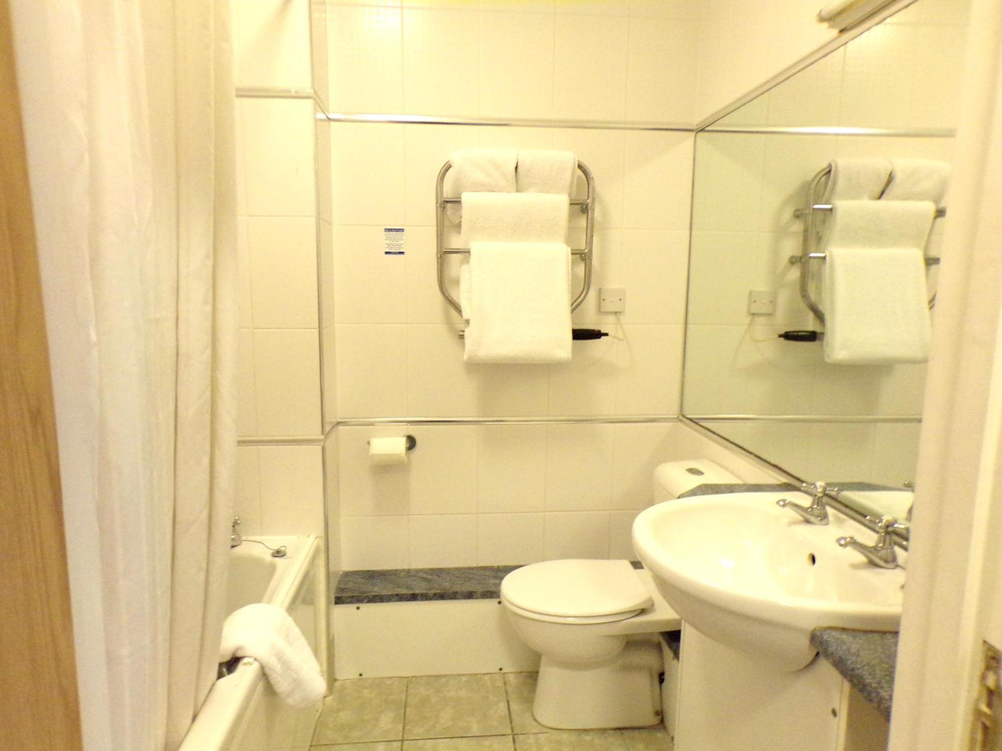 Fox And Goose Inn Brent Knoll Room photo